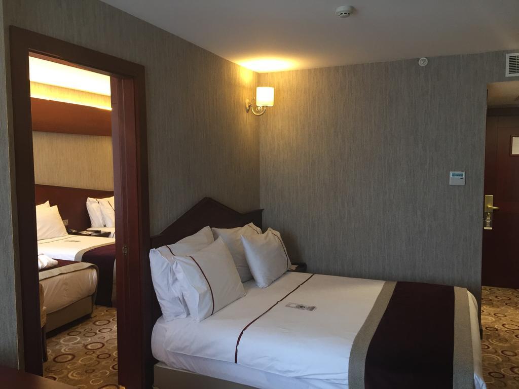 Готель Taksim Gonen 4*